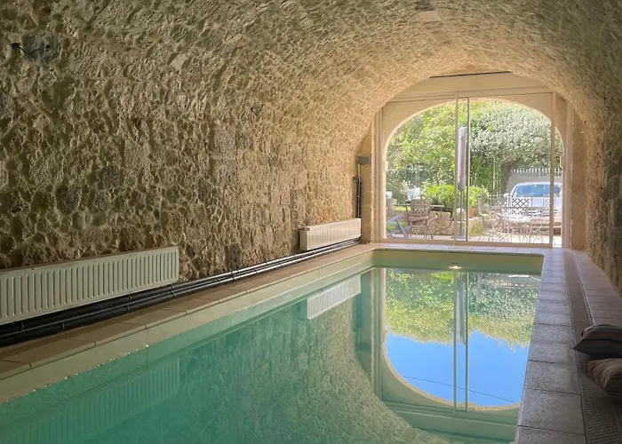 Appartement Avec Acces Piscine Et Jardin Dans Hotel Particulier