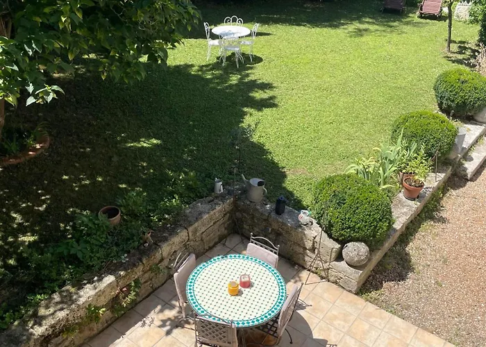 Appartement Avec Acces Piscine Et Jardin Dans Hotel Particulier