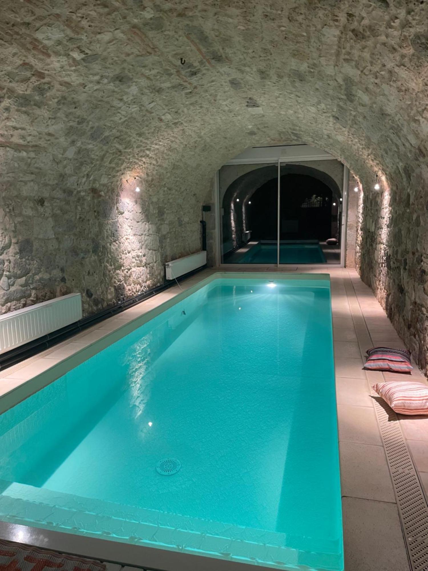Avec Acces Piscine Et Jardin Dans Particulier Apartment